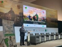 مشاركون في ندوة حول الرقمنة والأمن البيولوجي لسلسلة الحليب في المعرض الدولي للفلاحة بمكناس