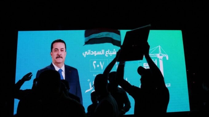 صورة توضيحية للبرلمان العراقي أو قادة سياسيين عراقيين يناقشون مستقبل الحكومة.