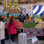 صورة توضيحية للسوق المصري أو سلع استراتيجية مع شعار الحكومة المصرية