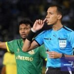 الحكم دحان بيدة يدير مباراة الجيش الملكي ونهضة بركان في دوري أبطال إفريقيا