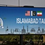 صورة تجمع مسؤولين إيرانيين وأمريكيين في طاولة مفاوضات، أو شعار الحرس الثوري الإيراني، أو خريطة إيران.