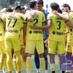 شعار نادي المغرب الفاسي مع شعار شركة استثمارية، يرمز إلى الشراكة الجديدة في إدارة النادي.