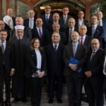 صورة للأمير الحسن بن طلال خلال لقائه وفداً من المقدسيين لمناقشة الوقف الهاشمي للقدس.