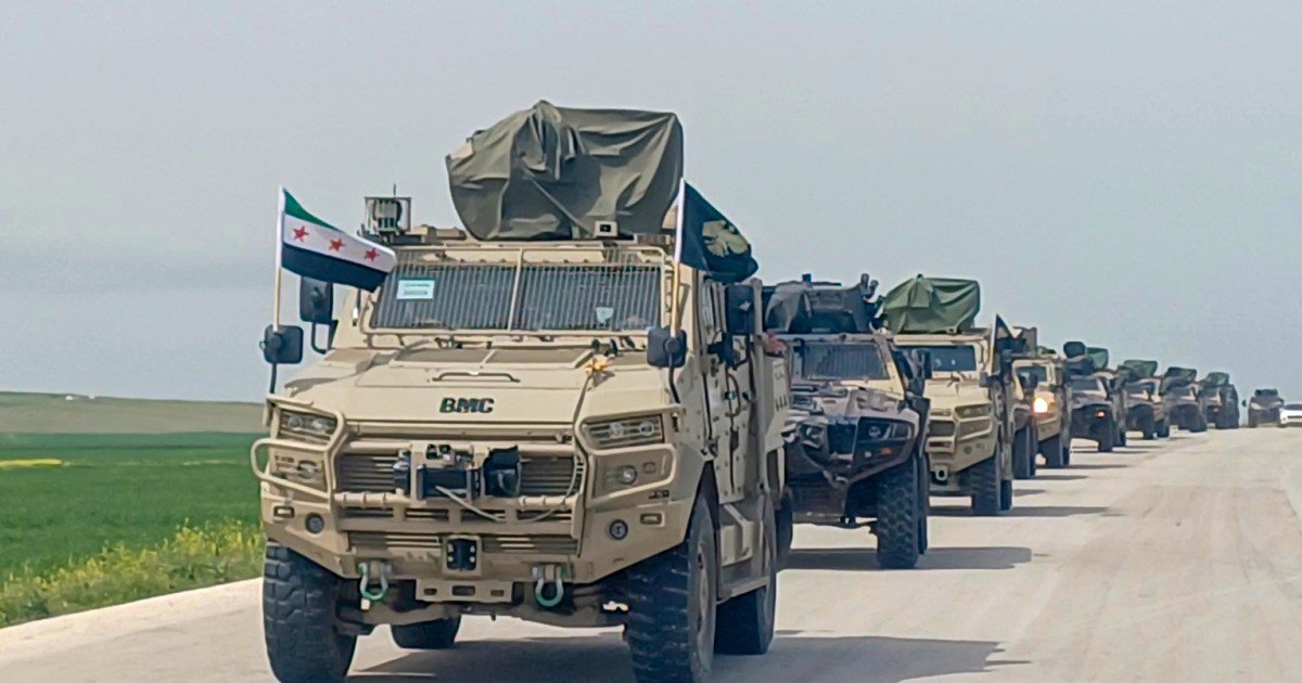 سوريا تستعيد السيطرة الكاملة على القواعد العسكرية الأمريكية السابقة 3 قاعدة القسرك الجوية في الحسكة بعد سيطرة الجيش السوري عليها إثر انسحاب القوات الأمريكية.