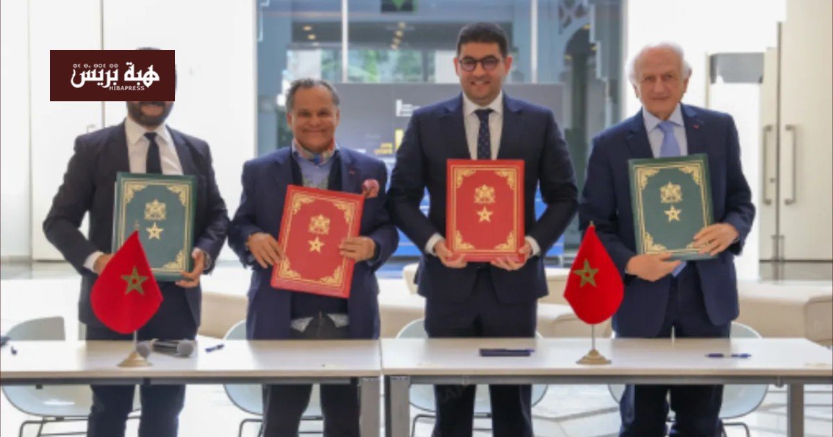 صورة لمسؤولين يوقعون اتفاقية تأهيل متحف سيدي محمد بن عبد الله بالصويرة في الرباط.