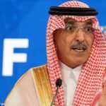 وزير المالية السعودي محمد الجدعان يتحدث في اجتماع اقتصادي