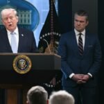 ترامب يهدد إيران بـ"هزيمة ليلية" ويحدد مهلة زمنية 6 صورة للرئيس الأمريكي دونالد ترامب يتحدث في مؤتمر صحفي حول التوترات مع إيران.