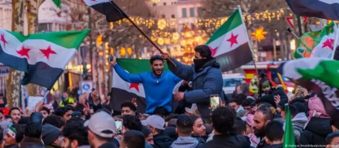 ترحيل السوريين من ألمانيا: جدل متصاعد وواقع معقد قد يستغرق قروناً 1 لاجئون سوريون في ألمانيا يناقشون مستقبلهم بعد تصريحات سياسية