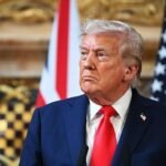 صورة للرئيس الأمريكي دونالد ترامب يتحدث في مؤتمر صحفي