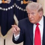 صورة مركبة لأحداث دولية: البيت الأبيض، صواريخ، خريطة الشرق الأوسط، ووجوه ترامب وماكرون.