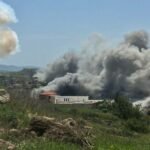 صورة لمبانٍ مدمرة في مدينة بنت جبيل جنوب لبنان بعد عمليات تفجير نفذها الجيش الإسرائيلي.