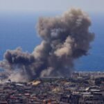 صورة تظهر تصاعد الدخان في الضاحية الجنوبية لبيروت بعد غارة إسرائيلية، بتاريخ 8 أبريل 2026.