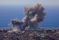 صورة تظهر تصاعد الدخان في الضاحية الجنوبية لبيروت بعد غارة إسرائيلية، بتاريخ 8 أبريل 2026.