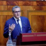 رئيس الحكومة عزيز أخنوش يتحدث في مجلس النواب عن دعم الأطفال اليتامى والمهملين.