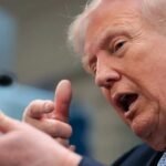 واشنطن تدرس إعادة تموضع قواتها في أوروبا: حلفاء الناتو تحت مجهر العقوبات بسبب موقفهم من الصراع الإيراني 8 خريطة أوروبا تظهر قواعد عسكرية أمريكية وشعار الناتو، مع إشارة إلى التوترات بين الولايات المتحدة وحلفائها الأوروبيين.