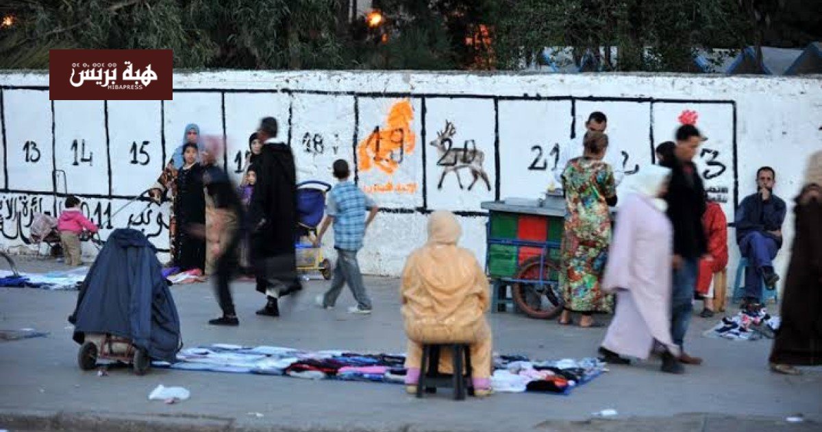 عودة الأحزاب الصغرى: شقق مستأجرة تتحول لمقرات انتخابية مع اقتراب الاستحقاقات 3 صورة لمقر حزبي صغير في المغرب، ربما شقة تم تحويلها، ترمز لعودة الأحزاب الصغرى للساحة السياسية.