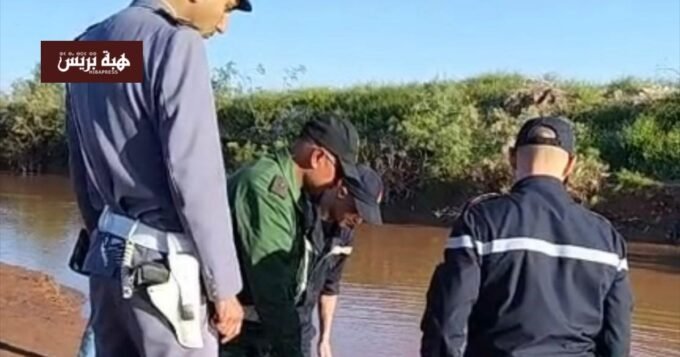 صورة لفرق الإنقاذ تبحث في واد تانسيفت بمراكش