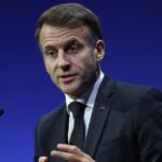 ماكرون يدين الضربات الإسرائيلية في لبنان ويشدد على ضرورة احترام الهدنة 6 الرئيس الفرنسي إيمانويل ماكرون خلال تصريحات صحفية حول الأوضاع في لبنان