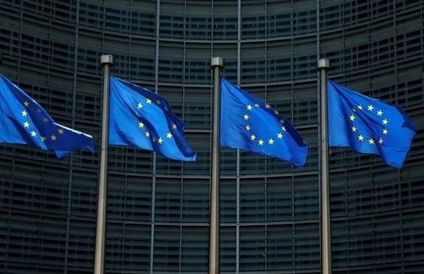 صورة جوية لمضيق هرمز تظهر حركة السفن التجارية