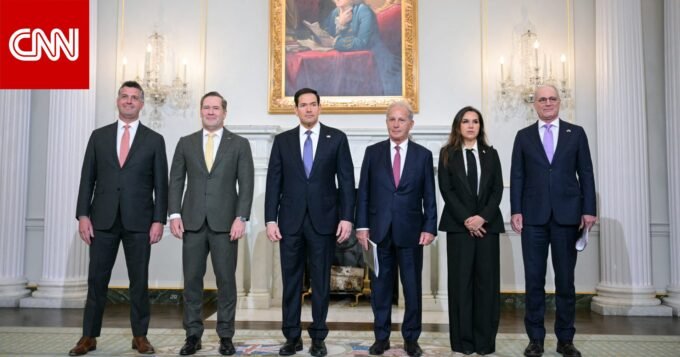 صورة تظهر ممثلين عن إسرائيل ولبنان والولايات المتحدة أثناء المفاوضات