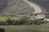 دبابة إسرائيلية في منطقة حدودية بجنوب سوريا