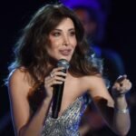 نانسي عجرم تكسر صمتها وتعلن استئناف جولتها العالمية: رسالة أمل من لبنان 8 الفنانة اللبنانية نانسي عجرم على المسرح خلال أحد عروضها الفنية.