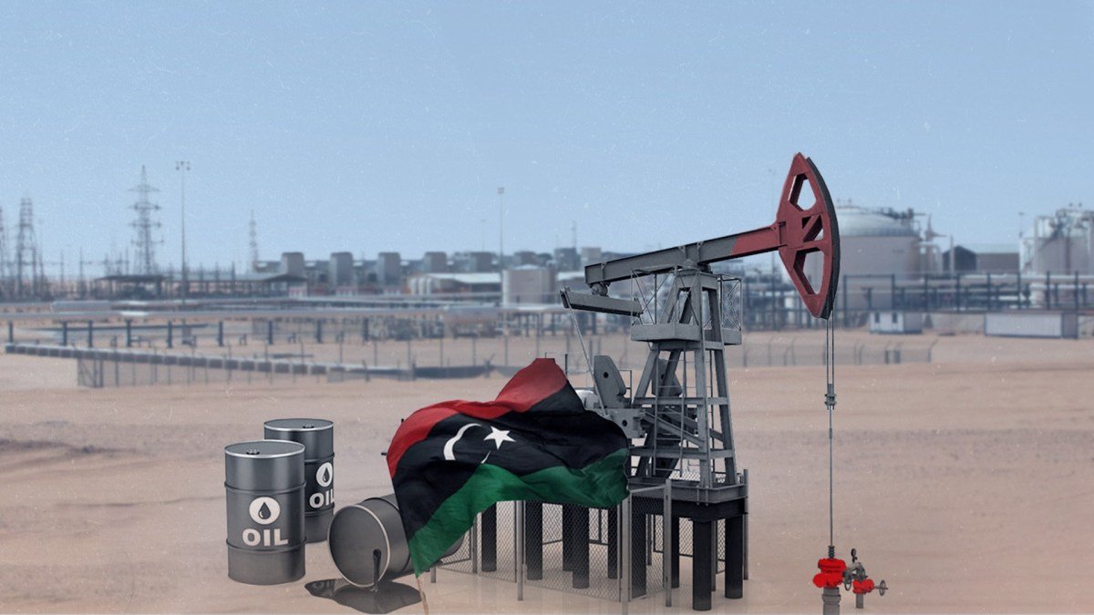 صورة حقول نفط ليبية أو ناقلات نفط في البحر المتوسط ترمز لأمن الطاقة.
