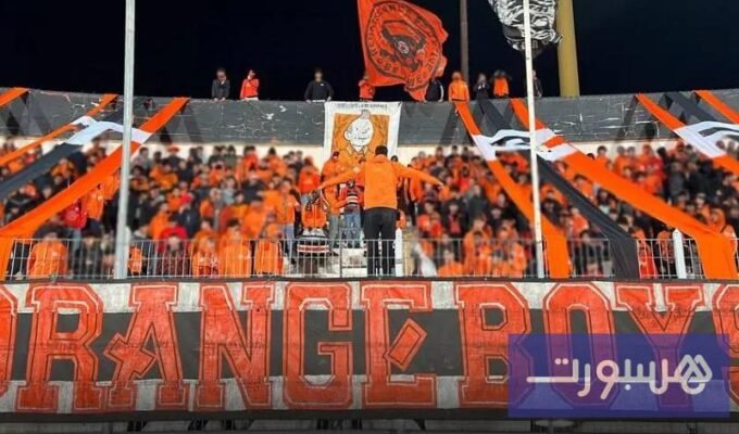 جماهير نهضة بركان "أورونج بويز" في الملعب تدعم فريقها