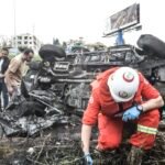 صورة لمسؤولين إسرائيليين ولبنانيين أو خريطة للمنطقة تظهر الحدود بين البلدين.