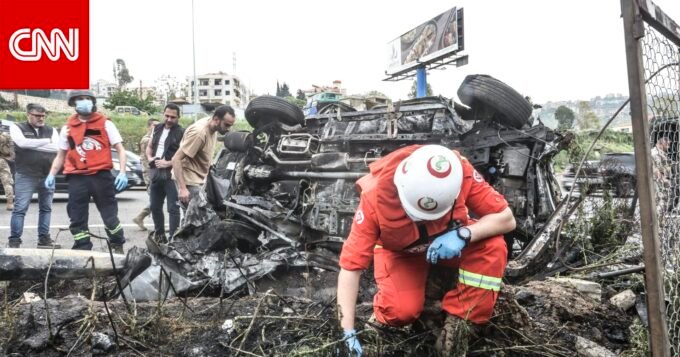 صورة لمسؤولين إسرائيليين ولبنانيين أو خريطة للمنطقة تظهر الحدود بين البلدين.