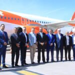 Un avion EasyJet sur le tarmac de l'aéroport de Marrakech-Ménara, symbolisant l'ouverture de la première base africaine de la compagnie.