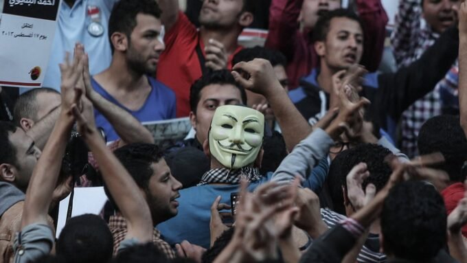 Des manifestants réclamant la libération des militants du mouvement du « 6 Avril » emprisonnés, au Caire, en 2014.