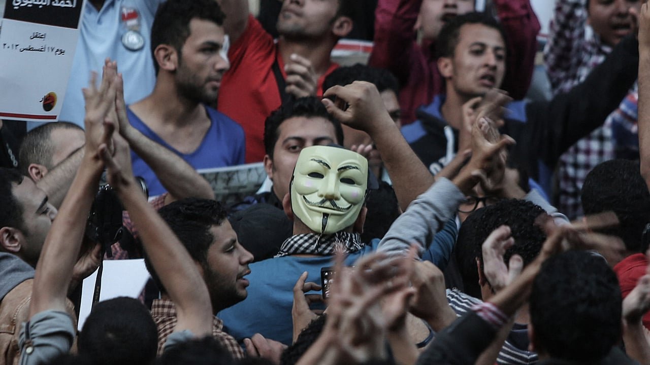 Égypte : Le « 6 Avril » souffle ses bougies sur fond de libérations inattendues 3 Des manifestants réclamant la libération des militants du mouvement du « 6 Avril » emprisonnés, au Caire, en 2014.