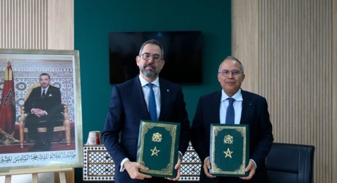 Signature de la convention de partenariat entre ARDI Microfinance et Tamwilcom au SIAM 2026 à Meknès, symbolisant le renforcement du financement des TPE au Maroc.