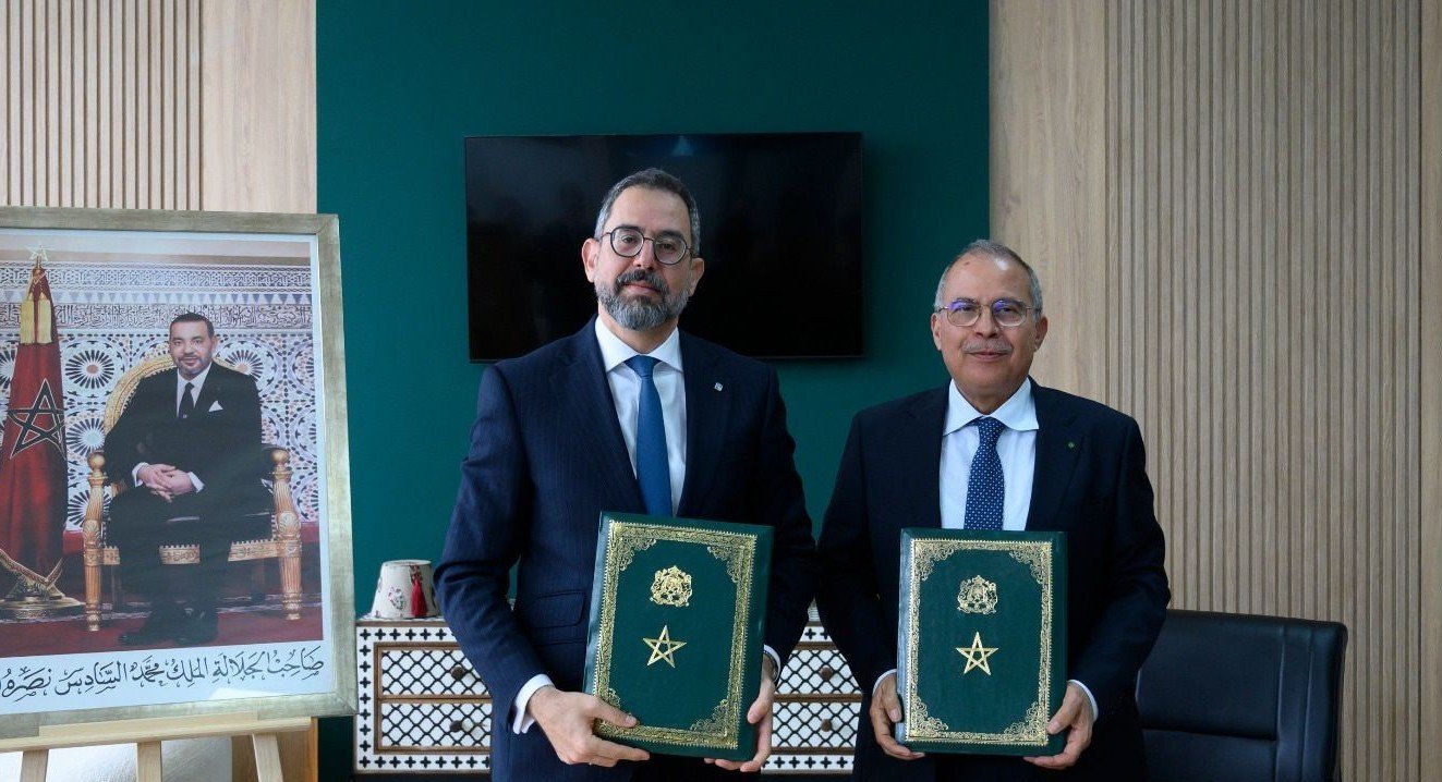 Signature de la convention de partenariat entre ARDI Microfinance et Tamwilcom au SIAM 2026 à Meknès, symbolisant le renforcement du financement des TPE au Maroc.