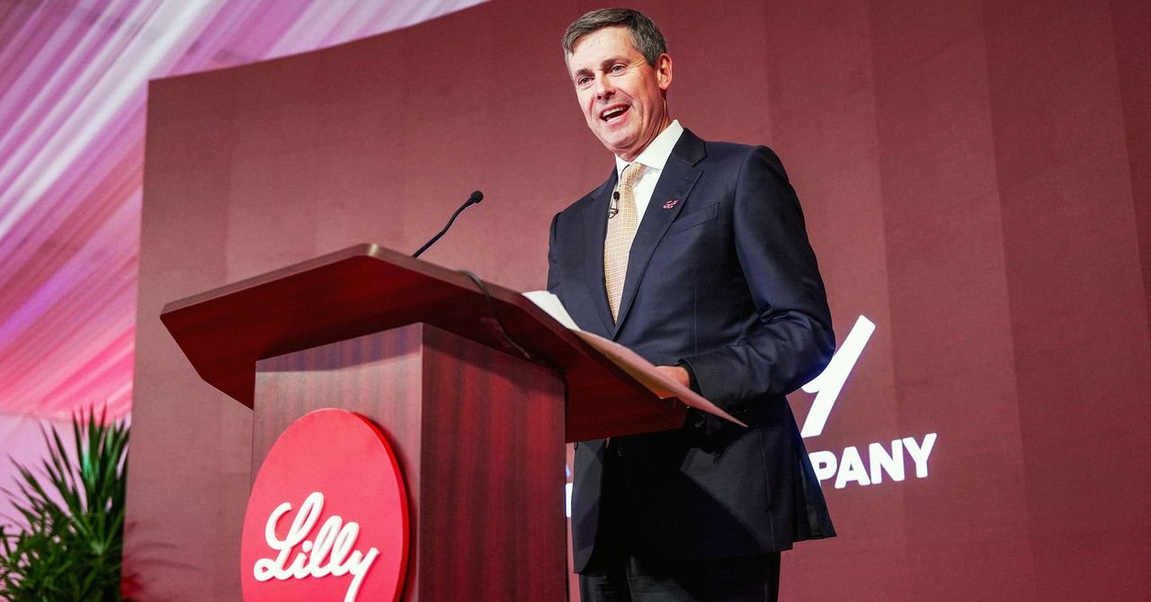 Foundayo pill bottle with Eli Lilly logo, representing a new oral GLP-1 medication for weight loss
