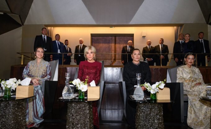 Les Princesses Lalla Khadija, Lalla Meryem et Lalla Hasnaa, accompagnées de Brigitte Macron, assistent au spectacle d'ouverture du Théâtre Royal de Rabat.