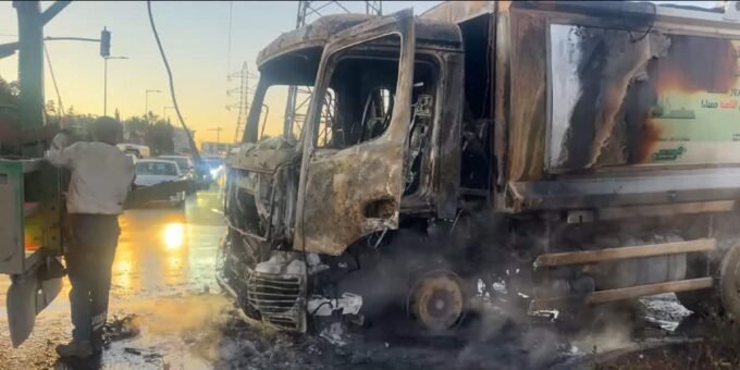 Incendie spectaculaire sur l'Amskroud: Un camion dévoré par les flammes sur l'autoroute Marrakech-Agadir 9 Incendie spectaculaire sur l'Amskroud: Un