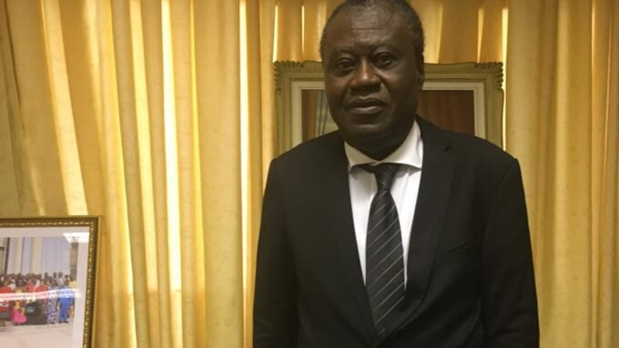 Jean-Noël Loucou, historien et vice-président du PDCI, posant à Yamoussoukro en 2020.