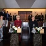 Les Princesses Lalla Khadija, Lalla Meryem et Lalla Hasnaa, accompagnées de Brigitte Macron, assistent au spectacle d’ouverture du Théâtre Royal de Rabat, marquant un événement culturel majeur à Rabat.