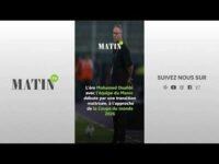 L'entraîneur Mohamed Ouahbi dirigeant un entraînement des Lions de l'Atlas, symbolisant le nouveau départ pour la Coupe du monde 2026.