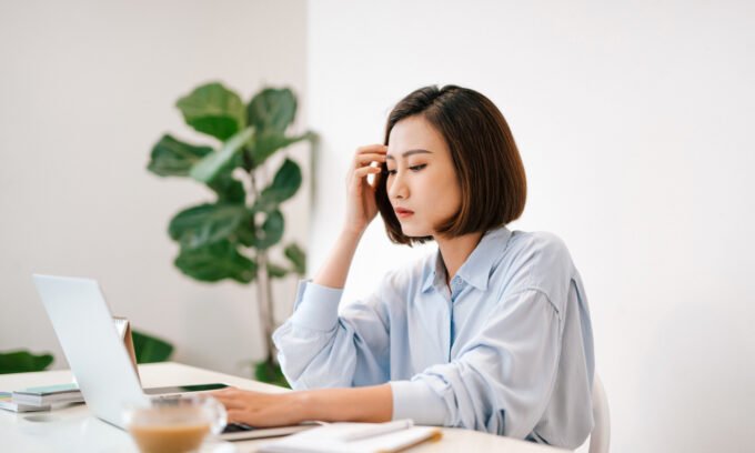 Microscopic view of lipoprotein(a) particles contributing to plaque buildup in an artery, symbolizing hidden heart disease risk.