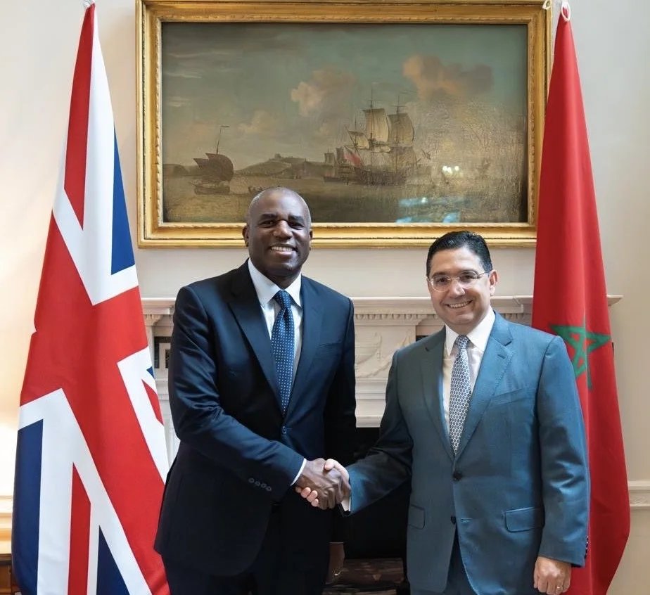 Nasser Bourita, ministre des Affaires étrangères du Maroc, lors de sa visite à Londres pour des entretiens diplomatiques.