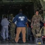 Migrants déportés des États-Unis vers l’Afrique : le scandaleux marché de Trump 6 Un avion militaire du Commandement des transports des États-Unis est prêté au Service de l’immigration et des douanes (ICE) à Fort Bliss, au Texas, le 10 février 2025, symbolisant les déportations de migrants.
