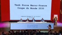 Fouzi Lekjaa et Nicolas Forissier lors de la réunion de la Task Force Maroc-France au Complexe Mohammed VI pour préparer le Mondial 2030, symbolisant la coopération bilatérale.