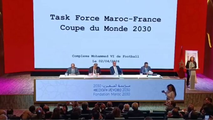 Fouzi Lekjaa et Nicolas Forissier lors de la réunion de la Task Force Maroc-France au Complexe Mohammed VI pour préparer le Mondial 2030, symbolisant la coopération bilatérale.