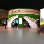 Vue du pavillon OCP au SIAM, illustrant l'intégration de l'agriculture et de l'élevage avec le phosphore comme élément central.