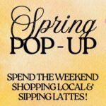 Vue d'ensemble du Spring Pop-Up de Mooon Studio à Casablanca, présentant des créations de mode, bijoux et objets de décoration, avec des visiteurs explorant les stands et profitant de la latte station.