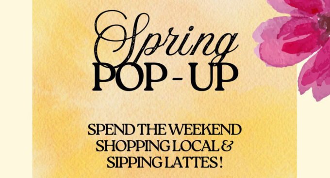 Vue d'ensemble du Spring Pop-Up de Mooon Studio à Casablanca, présentant des créations de mode, bijoux et objets de décoration, avec des visiteurs explorant les stands et profitant de la latte station.