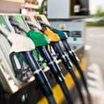 Le Conseil de la concurrence analyse les prix des carburants au Maroc (mars 2026). Le gasoil répercute partiellement les cours mondiaux, l'essence les dépasse. Le régulateur appelle à plus de flexibilité dans la fixation des prix.